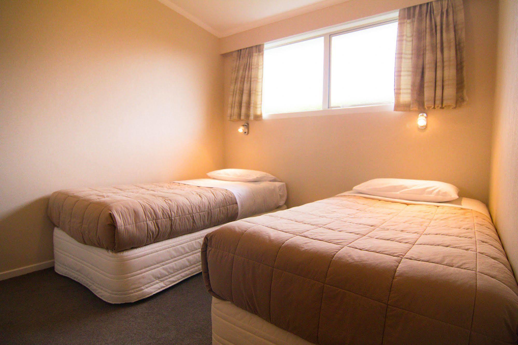 Broadway Lodge Motel Стратфорд Экстерьер фото