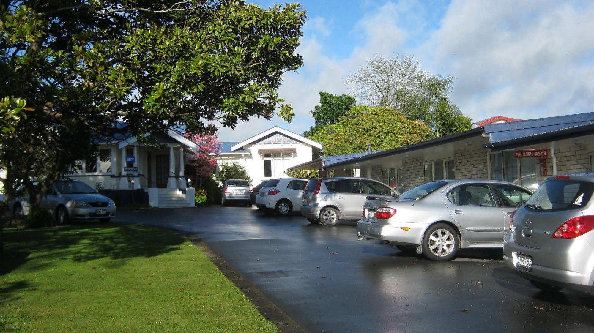 Broadway Lodge Motel Стратфорд Экстерьер фото